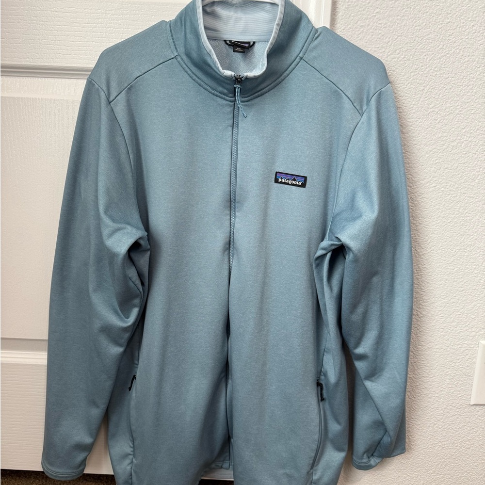 Patagonia Woman’s Blue R1 Jacket XXL. Excellent condition.